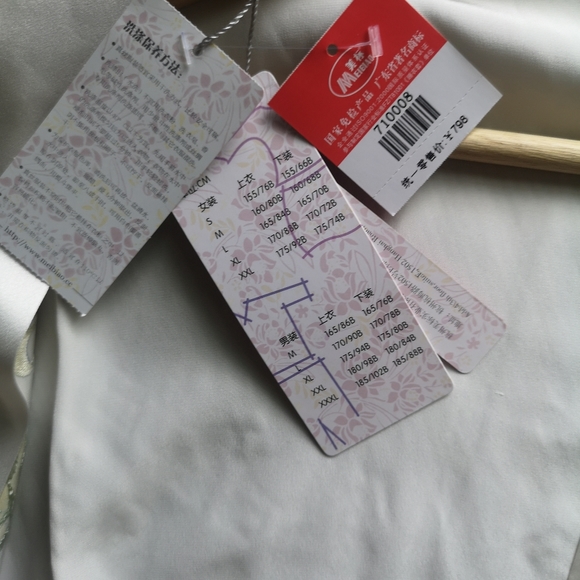 100% Silk Meibiao gown - Picture 4 of 5